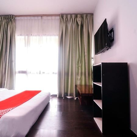 Oyo 1119 Memoire Express Hotel Κουτσίνγκ Εξωτερικό φωτογραφία